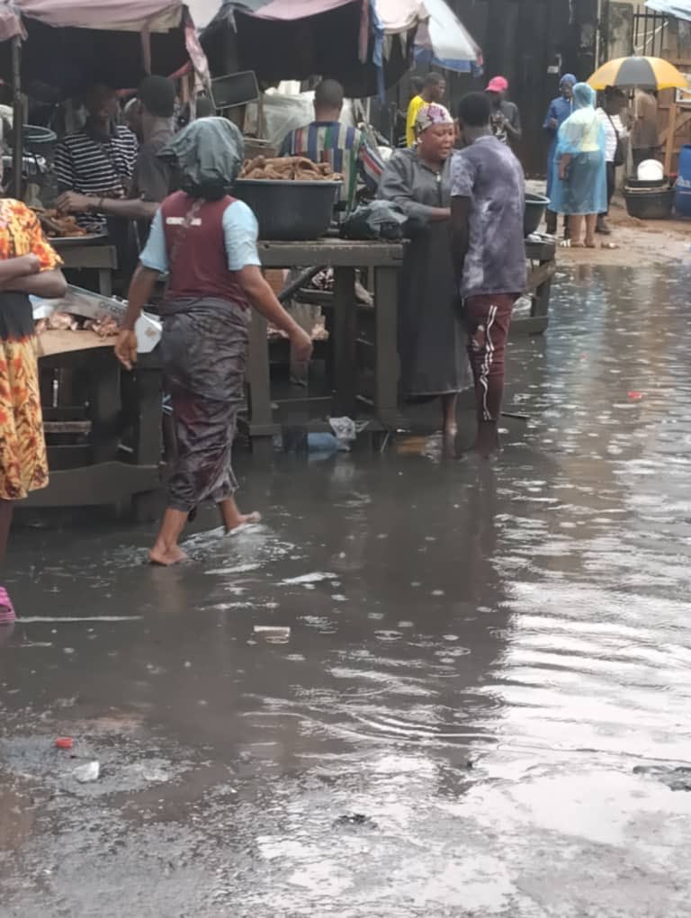objectvmedia's tweet photo. Attention Hon. @tokunbo_wahab the residents of Abati George Street in Lawanson, Surulere, Lagos are lamenting and urgently in need of help as the builder handling reconstruction of Idi-Araba market complex went out of plan to place perimeter fence across canal, thereby causing blockage and there’s been severe flooding as a result. 

There have been petitions and while the Ministry of Physical Planning had directed correction of this, the builder doesn’t seem to be complying. Intervention by your team is therefore requested. #BeObjectv