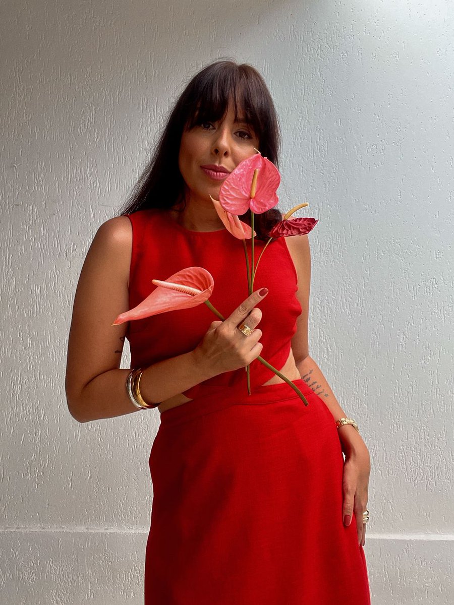 theriz__'s tweet image. Romantic, but make it wearable.
My Valentine’s Day outfit idea for dinner dates, city walks, and last-minute plans. 💘
On the blog: therizjournal.com/2025/02/happy-…

#OutfitInspo #ValentinesDay #ModernStyle