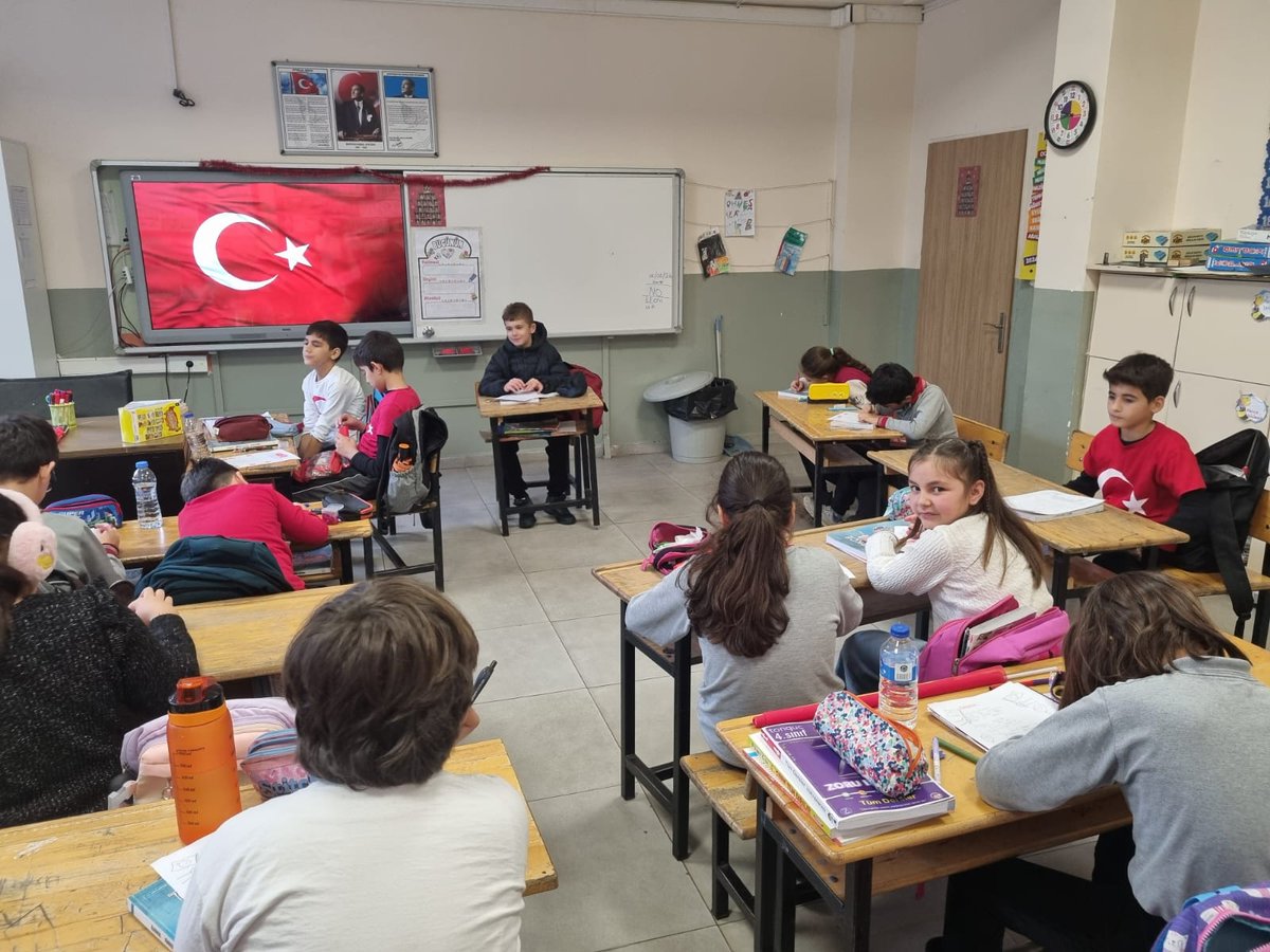 🇹🇷 “Bayrak bir milletin onurudur."🇹🇷                   Gazi Mustafa Kemal Atatürk

#BayraklaBaşlayanOkul

<a href="/isabal80/">Isa Bal</a>
<a href="/MilasMEm/">Milas Milli Eğitim Müdürlüğü</a>
<a href="/emrecay55/">Emre ÇAY</a>
<a href="/mugla_mem/">Muğla İl Millî Eğitim Müdürlüğü</a>