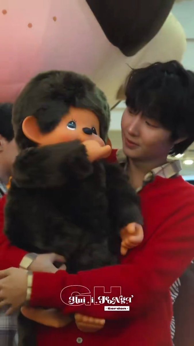 tomatoisacake's tweet image. เป็นพ่อเลี้ยงเดี่ยวแล้วหรอ ไม่น่าเลิกกันเลย ยังรักกันมากแท้ๆ😔