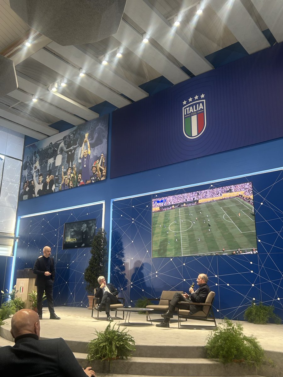 tramontano___a's tweet photo. Oggi ho avuto il piacere di partecipare alla Panchina d’Oro, premio annuale assegnato dal Settore Tecnico della @FIGC, presso il Centro Tecnico di Coverciano.

Di grande valore gli interventi di coach Andrea Trinchieri e dell’allenatore Enzo Maresca. https://t.co/tyScyMxnFO