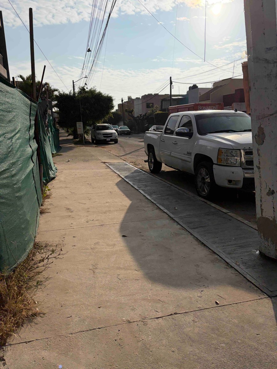 Bueno ya sucedió <a href="/InspZapopan/">Dirección de Inspección y Vigilancia</a> los esperamos para recuperar este espacio. 

Av. Patria 1529, Zapopan, Jal.
maps.app.goo.gl/B71qV5XZFuQH8k…

Cc. <a href="/Trafico_ZMG/">TráficoZMGuadalajara</a> <a href="/PoderAG_Jal/">Poder AG Jal</a> <a href="/CANAL44TV/">Canal 44</a> <a href="/nmas/">NMás</a> <a href="/TelevisaGDL/">Televisa Guadalajara</a> <a href="/TVAztecaJalisco/">Tv Azteca Jalisco</a>