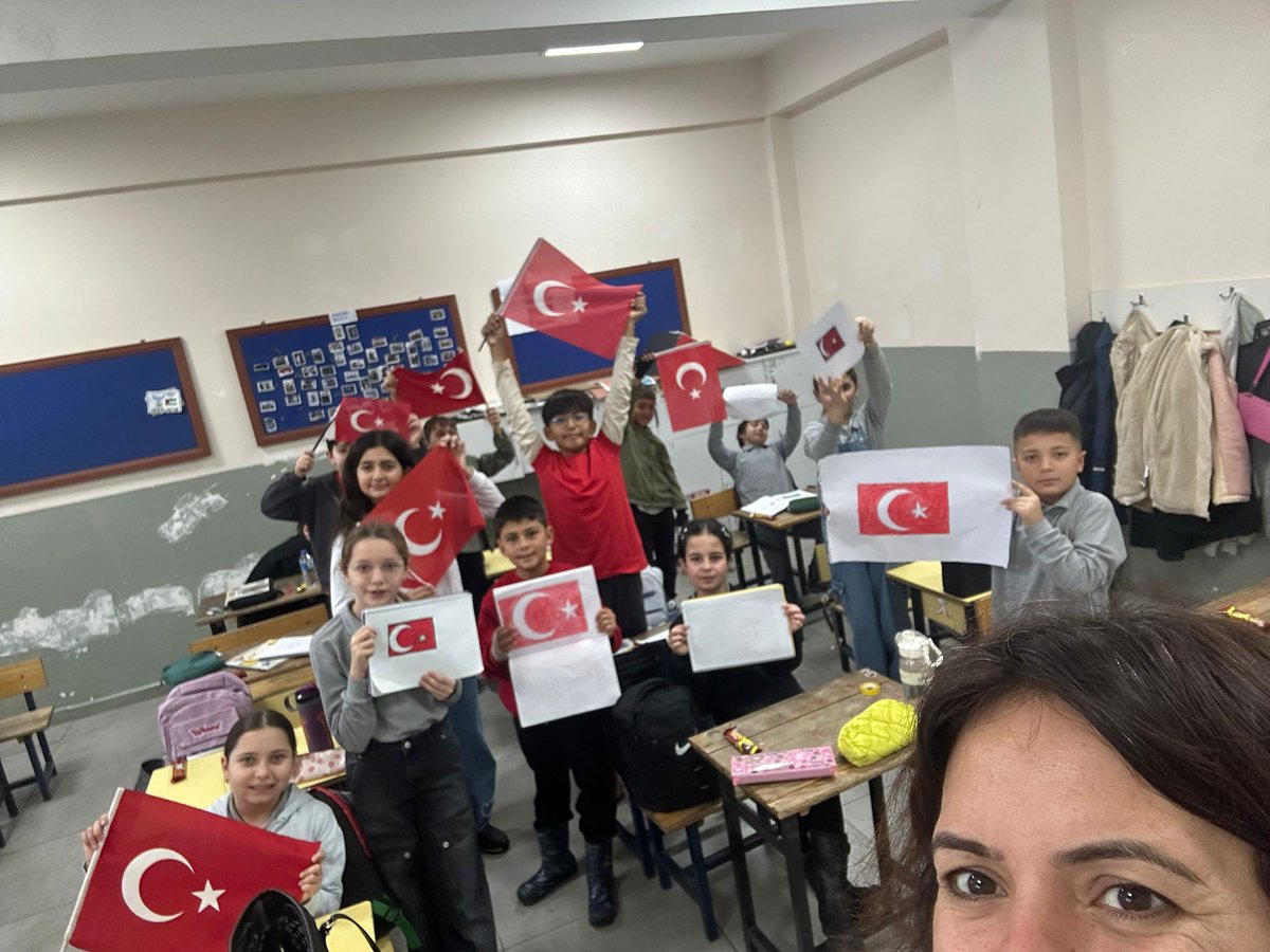 🇹🇷 “Ey mavi göklerin beyaz ve kızıl süsü 
 Kız kardeşimin gelinliği, şehidimin son örtüsü!”🇹🇷 

#BayraklaBaslayanOkul 

<a href="/isabal80/">Isa Bal</a>
<a href="/MilasMEm/">Milas Milli Eğitim Müdürlüğü</a>
<a href="/emrecay55/">Emre ÇAY</a>
<a href="/mugla_mem/">Muğla İl Millî Eğitim Müdürlüğü</a>