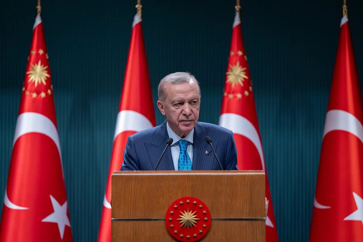 Cumhurbaşkanı Erdoğan:

"Ana muhalefet gibi 'Atam izindeyiz' diyerek yılın tamamında izin yapanlardan değiliz."