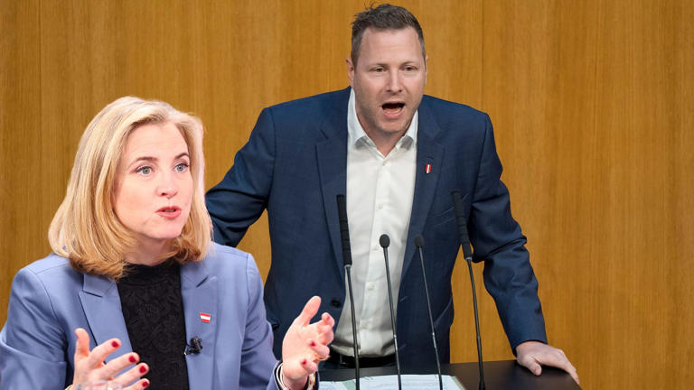 kaeferboeck's tweet photo. 🇦🇹 „Wähler haben es satt“ – FPÖ attackiert Meinl-Reisinger

Ukraine-Hilfen: 58 % der Österreicher sind laut aktueller Umfrage dagegen. FPÖ kritisiert Außenministerium und fordert Stopp aller Zahlungen.

https://t.co/hC4Snjqs7o

#politik #ukraine #ukrainekrieg #orf https://t.co/qGqKju92eh