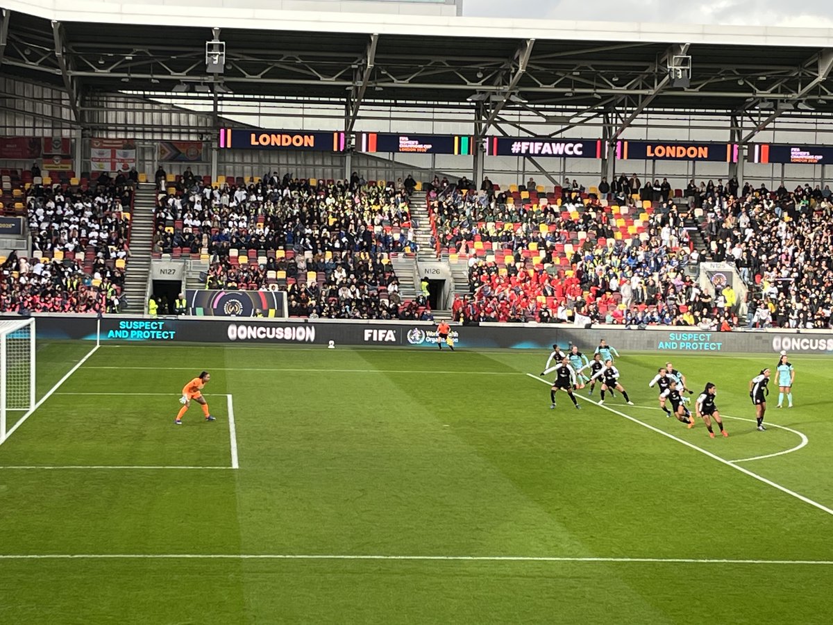 What an amazing opportunity the Y5/6 children had when they were invited to Brentford stadium to watch the women’s Gotham FC and Corinthians FC.  It was a fabulous match and the children joined in whole heartedly, cheering and supporting from the stands.