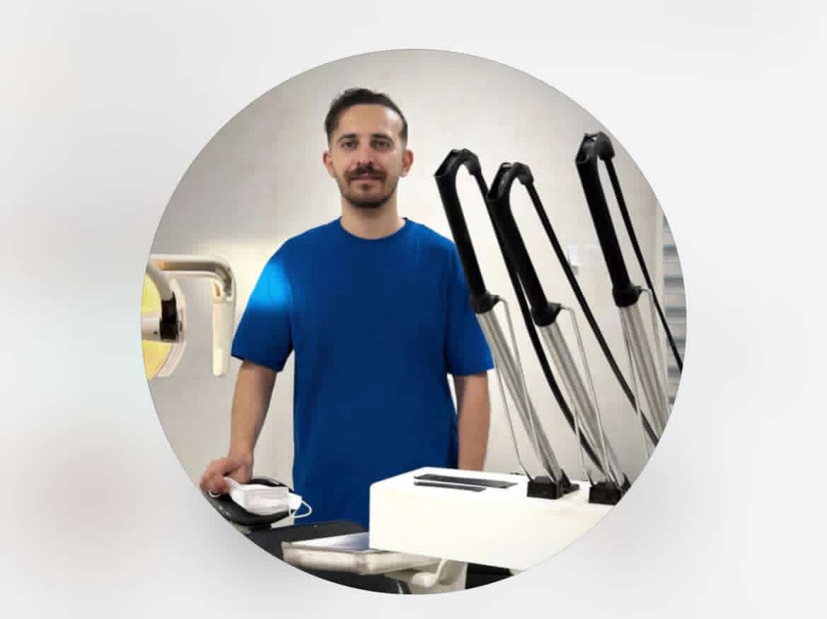 #محمدرسول_باباصفری دندانپزشک و شاعر زندان دستگرد اصفهان
#زهرا_هدایتی (سارا) عکاس زندان دولت آباد اصفهان 
دقیقا امروز یک ماهه دستگیر شدن صداشون باشیم.
#IranMassacare