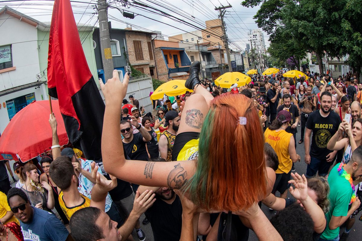 digitaltvmidia's tweet photo. 🎸🥁 O Tendal da Lapa recebe o ensaio aberto do Bloco 77 – Os Originais do Punk no dia 07/02, às 15h. O evento gratuito mistura punk rock e samba, com participações das bandas Bazuros e Jão e os Periféricos.
Saiba mais: https://t.co/nH875HKQ6p https://t.co/RZsXK7NIFp