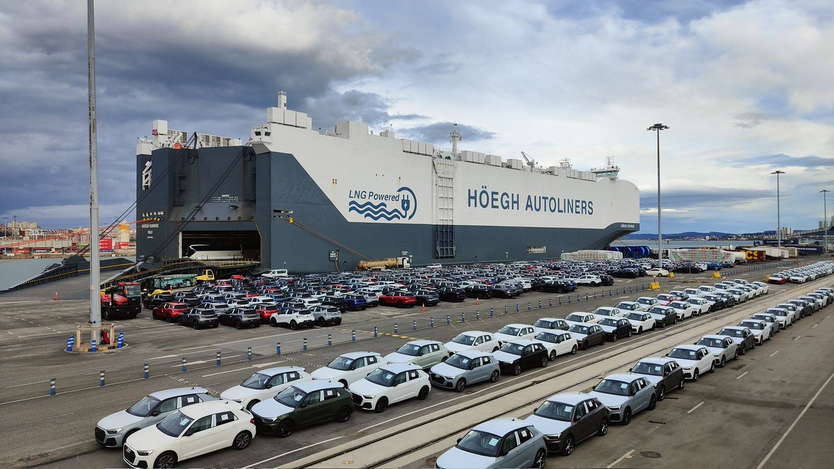 port_santander's tweet image. 🚢🚗♻️ Nos visita por primera vez el #Sunrise, de @HoeghAutoliners

Este #cochero, estibado y consignado por Dávila Agencias y Servicios Portuarios, está considerado uno de los más grandes y ecológicos del mundo

#PCTC #vehículos #MedioAmbiente #APS #escala #metopa @cdiazmaza