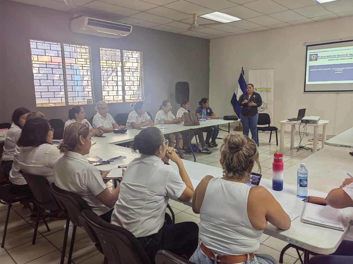 PGR_SV's tweet photo. Durante la actividad, profundizamos en el estudio de estas normativas clave:
✅Ley Especial Integral para una Vida Libre de Violencia (#LEIV).
✅Ley de Igualdad, Equidad y Erradicación de la Discriminación.
✅Ley contra la Violencia Intrafamiliar.
#PGR #DerechosHumanos https://t.co/TFD93QeoGz