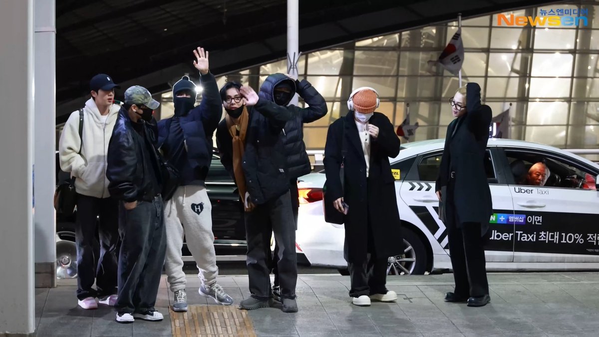 OneilyMusic's tweet image. BTS at the airport today.