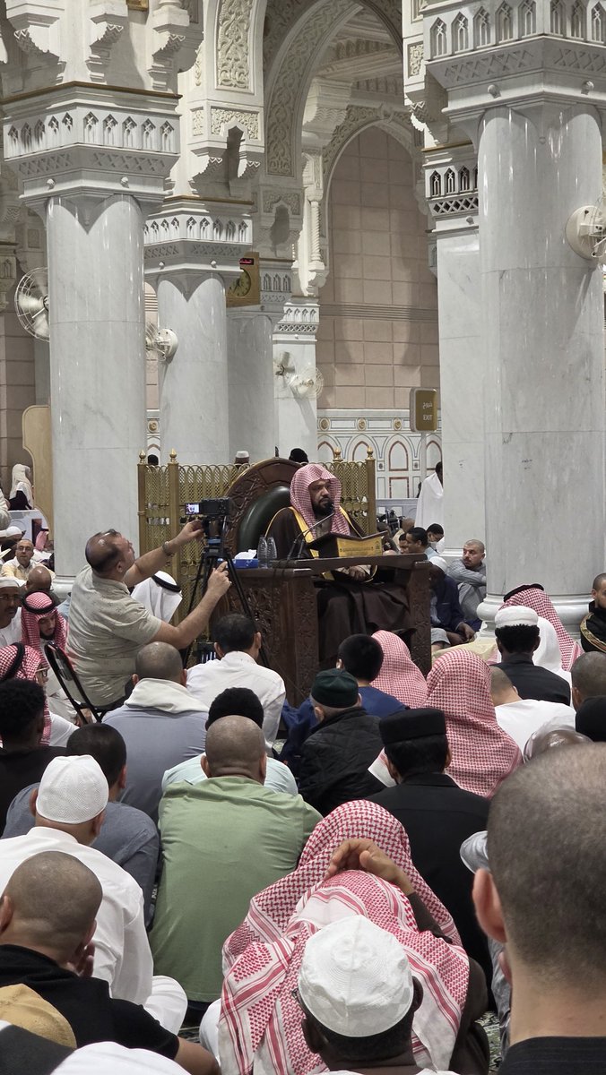 صور من درس الشيخ #أحمد_الحذيفي الآن من رحاب المسجد الحرام