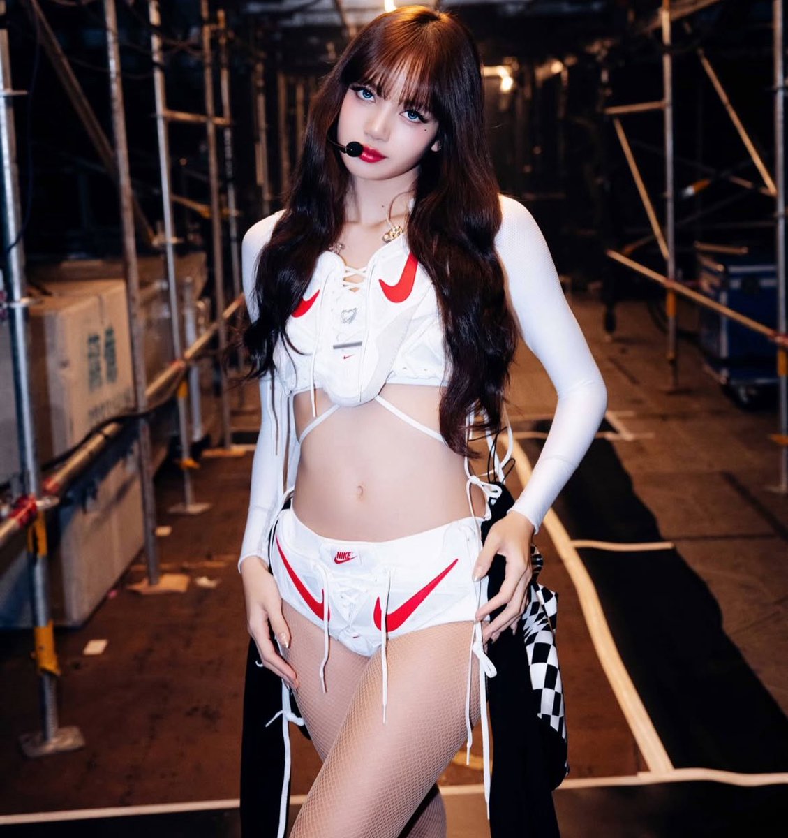 #LISA IG update:

“BLACKPINK Tour finale in HK! Thank you to the whole tour team for this memorable tour. This couldn't have turned out the way it did without your hard work and effort ❤️ Appreciate each and every one of
you. Great job…. We did it!! 💕”

🔗