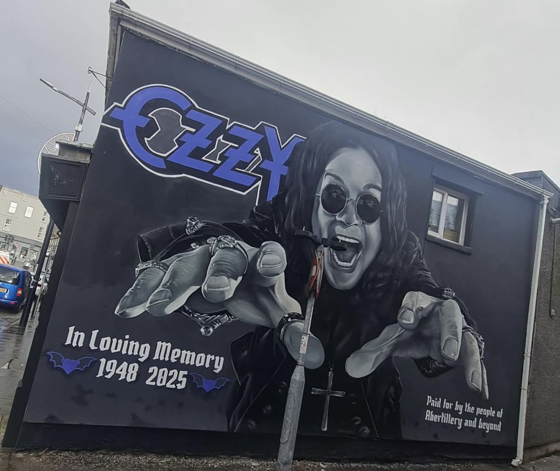 s_vaults's tweet photo. @OzzyOsbourne @PostMalone @Slash @DuffMcKagan @RHCPchad @thisiswatt @cbstv @RecordingAcad Our memorial mural. We love you Ozzy. 💔🤘🏻 https://t.co/uJbh7SD7gt