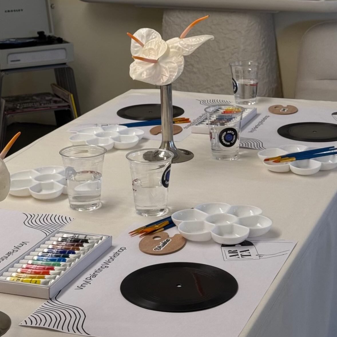 __FAAL1's tweet photo. Arta’s vinyl workshop https://t.co/MDcgha2VAL