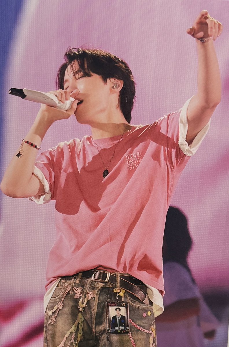 📈 j-hope was not negatively affected by Spotify's monthly deletions, achieving 3.2 million streams on his profile on  FEBR/01, The most streamed male K-pop soloist. This demonstrates the importance of well-crafted playlists and unique listeners on his profile. 

Keep supporting