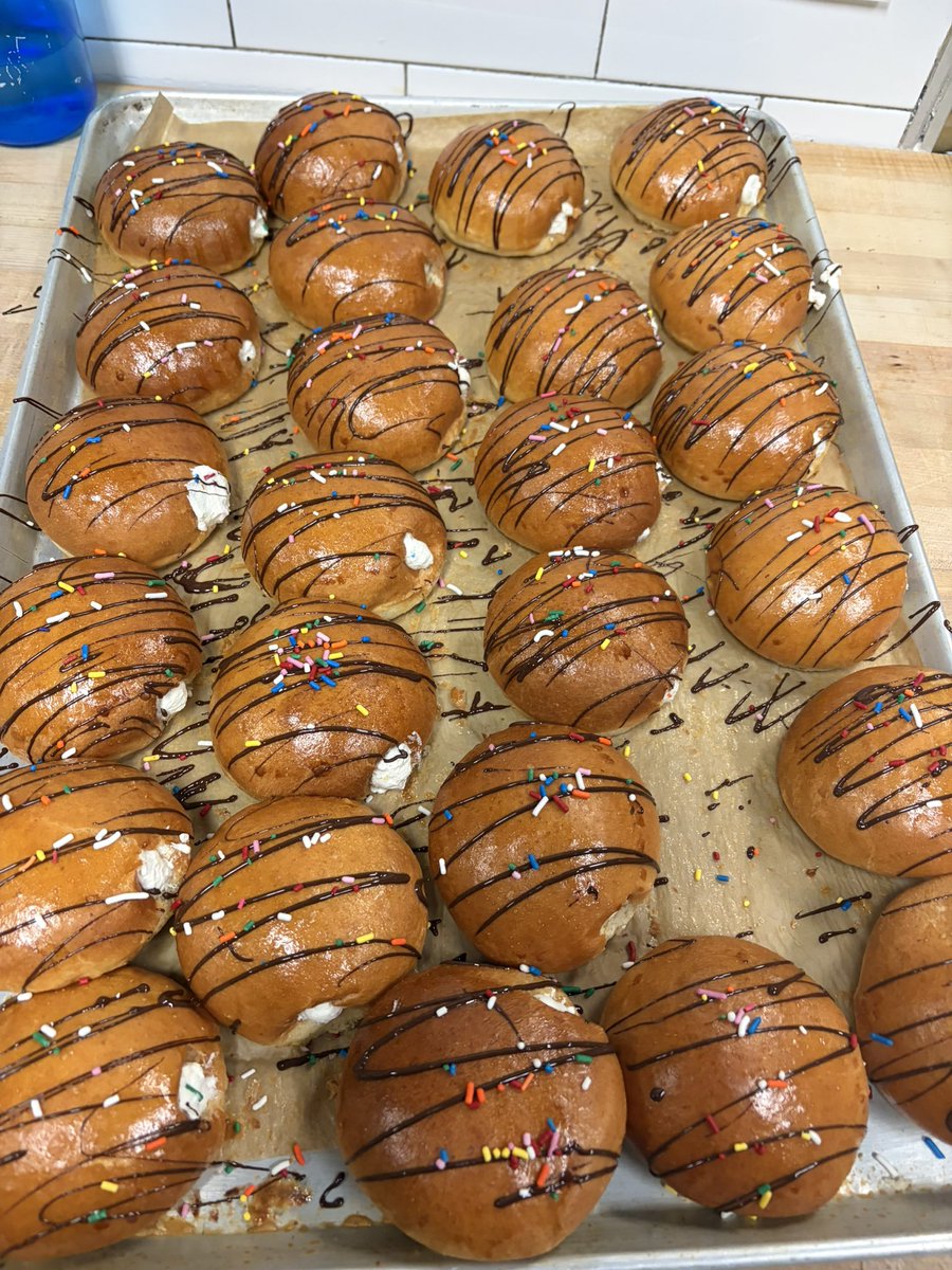 cass_casserole's tweet photo. More brioche buns! It’s my favorite thing    I make at work since I get full creative control
These got turned into funfetti when the marshmallow flavor wasn’t working out https://t.co/eoUHbnGRnZ