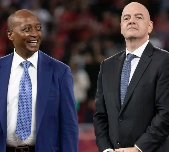 ⬅️الصحفي الفرنسي رومان مولينا متحدثا عن أوضاع الاتحاد الأفريقي لكرة القدم :

💬" منذ أن استعادت الفيفا سيطرتها على الاتحاد الإفريقي لكرة القدم، بموافقة وخضوع عدد من القادة الأفارقة الذين حصل بعضهم على مناصب ورواتب مقابل ذلك، دخلت كرة القدم الإفريقية مرحلة صعبة".

💬"️ فقد حلت