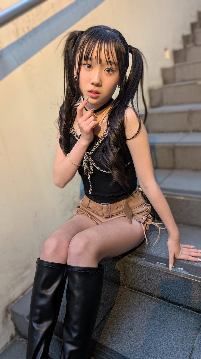 さらちゃん秒撮座り4枚 2026/2/1 アイゲキ #さら #小川咲麗 #アイゲキ
