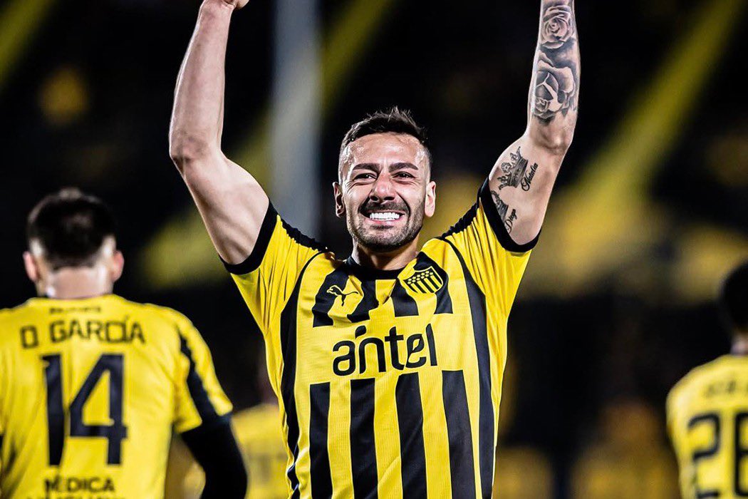 🗣️ “El entorno o el ambiente lo arma la prensa, se habla todos los días de quién viene, parece que siempre nos falta algo. Salió campeón el tradicional rival y hay que darle palo a Peñarol. Al equipo que hizo muchas inversiones ayer le ganamos”

✍🏻 Batista en #GrandesDeVerdad