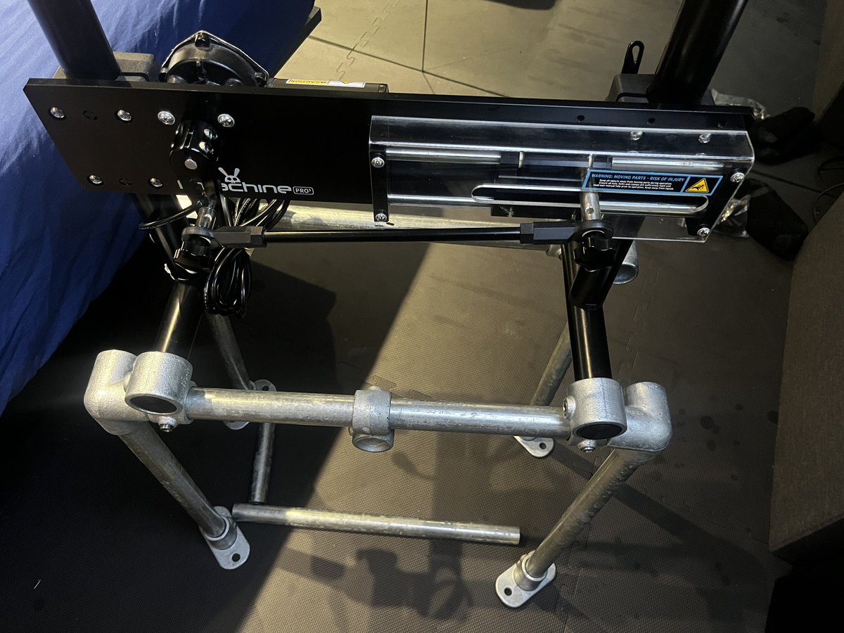 SeriousRubberBNDG tweet media