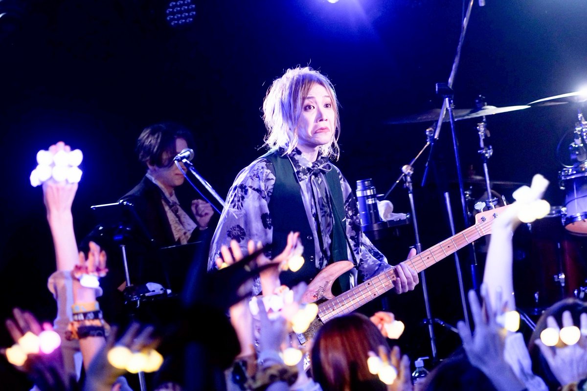 official_NAOKI's tweet photo. 168のベーシスト バンマス

これが、こう📸

@shinyakizakura https://t.co/8gtJbsLhte