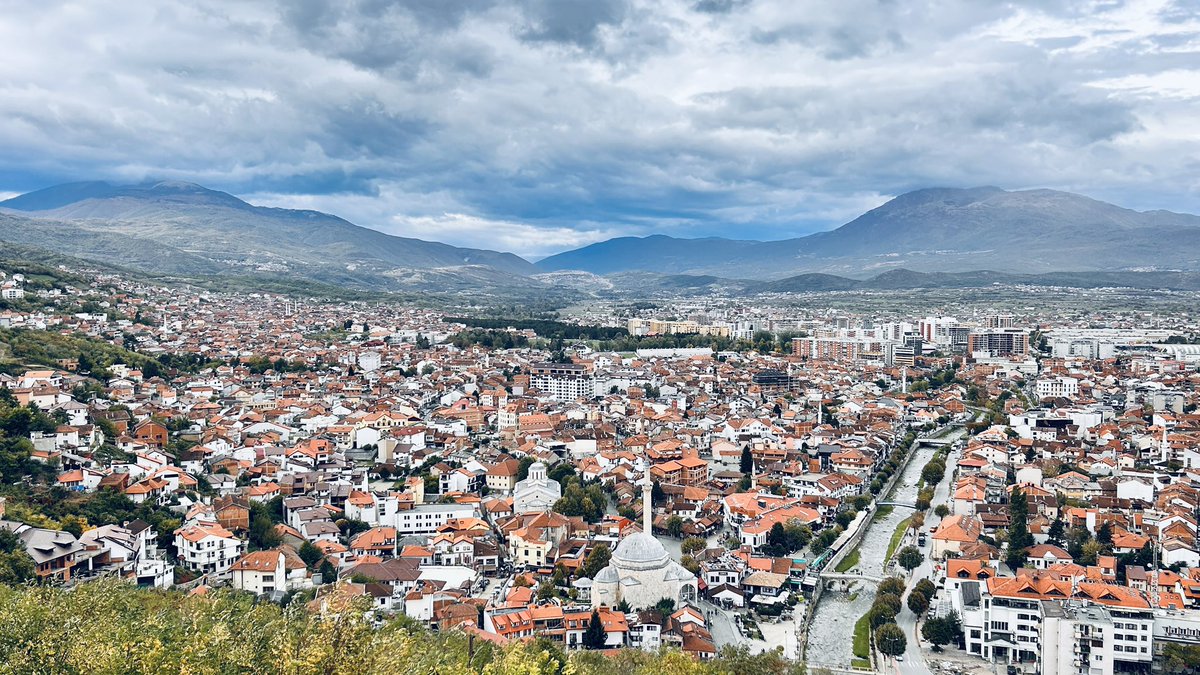 FonveFon's tweet photo. @tarihiiimerak Hemen hemen aynı yerden çektiğim Prizren’in güncel hali. https://t.co/YrfCMganYC