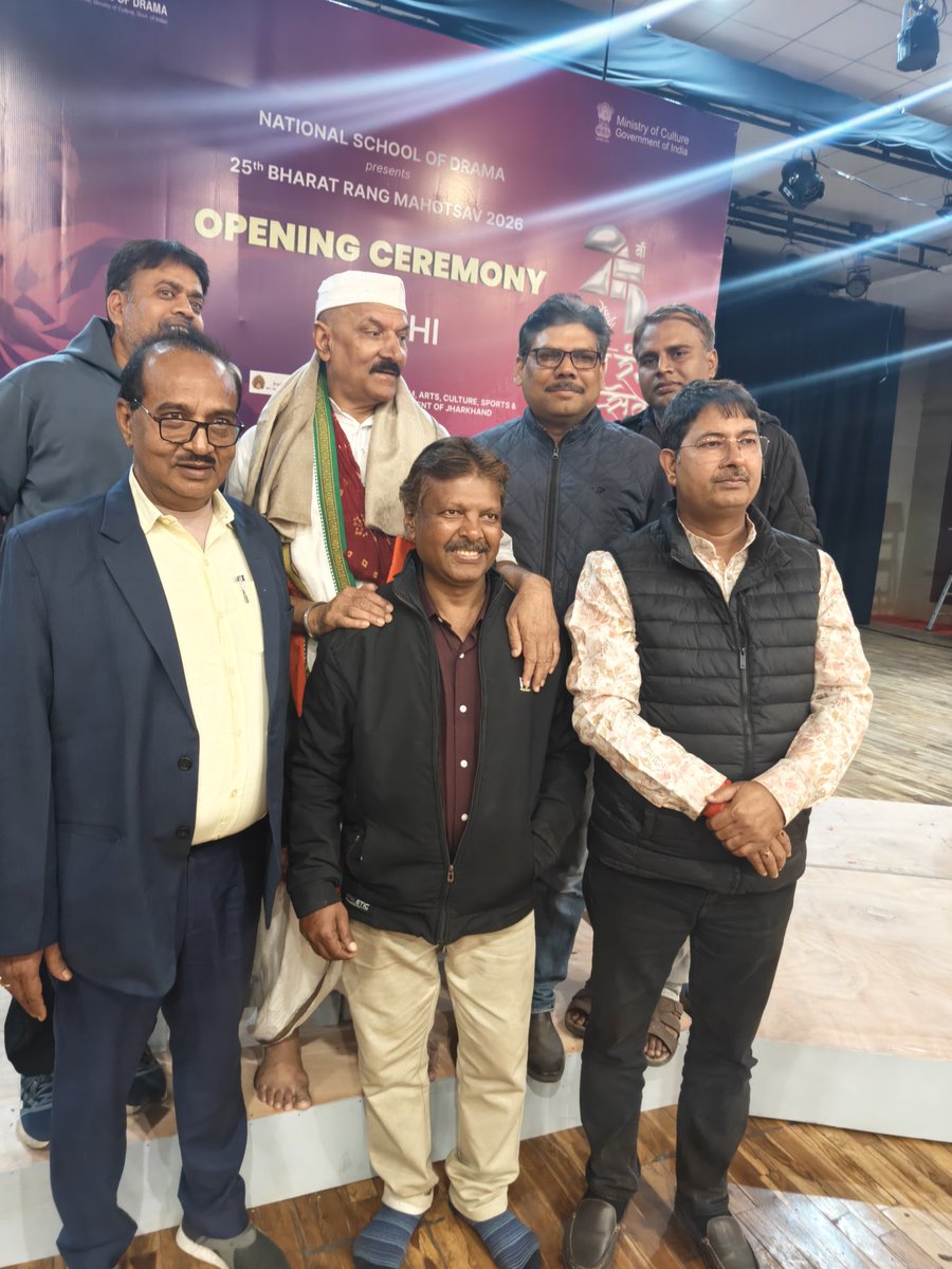 anandbhr's tweet photo. "भारत रंग महोत्सव " रांची, विजय कुमार की रंगमंचीय प्रस्तुति 'हम बिहार में चुनाव लड़ रहे हैं।" https://t.co/hjyM5dIW7H