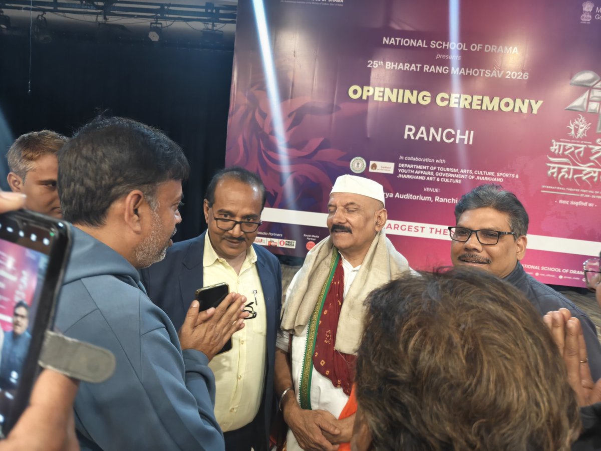 anandbhr's tweet photo. "भारत रंग महोत्सव " रांची, विजय कुमार की रंगमंचीय प्रस्तुति 'हम बिहार में चुनाव लड़ रहे हैं।" https://t.co/hjyM5dIW7H