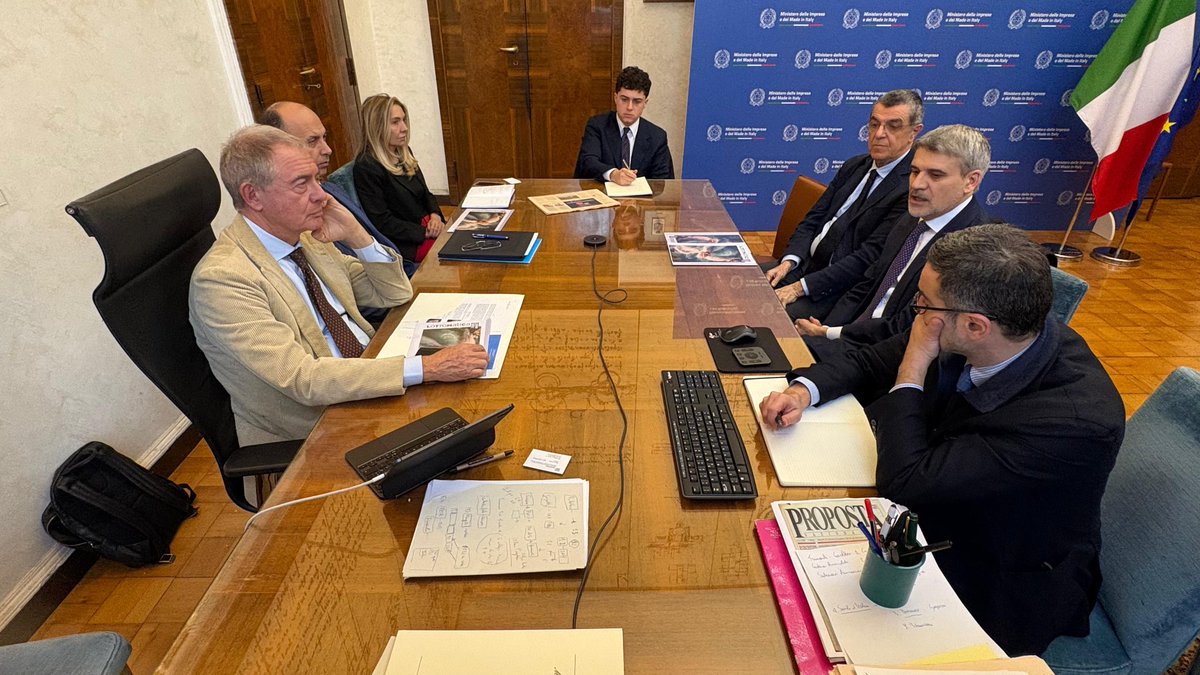 mimit_gov's tweet photo. Il ministro @adolfo_urso ha ricevuto al Mimit una delegazione di #Lottomatica guidata dall’Ad Guglielmo #Angelozzi. Al centro dell’incontro le strategie di sviluppo per la crescita e l’occupazione in Italia e le sfide delle imprese innovative nel settore ricreativo. https://t.co/1nXpPXZvvV