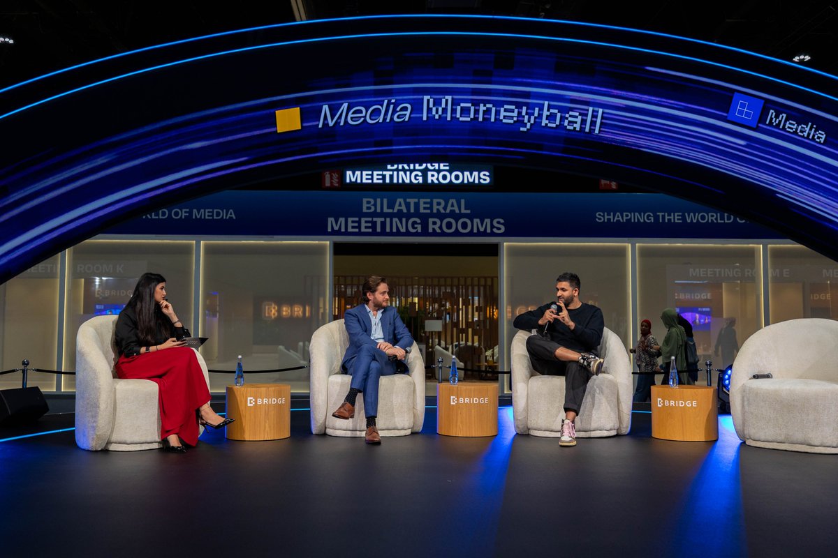 WMediaBridge's tweet photo. At BRIDGE Summit, Media Moneyball brings investors to the table to decode how media capital is moving. As creator platforms, new technologies, and community-led models reshape the landscape, early-stage investors share what actually earns conviction  from audience ownership to durable business models.

في بريدج، يجمع النقاش المستثمرين لفهم كيف تتغير قواعد الاستثمار في الإعلام. مع صعود منصات المبدعين، والتقنيات الجديدة، والنماذج القائمة على المجتمعات، يشارك مستثمرون في المراحل المبكرة ما الذي يبحثون عنه عند دعم المؤسسين اليوم. من امتلاك الجمهور إلى نماذج أعمال ذكية، الرسالة واضحة: الرؤية الإبداعية مهمة، لكن الاستدامة تُبنى عند تقاطع الثقافة والمجتمع ورأس المال.

#WorldMediaBRIDGE
#BRIDGESummit