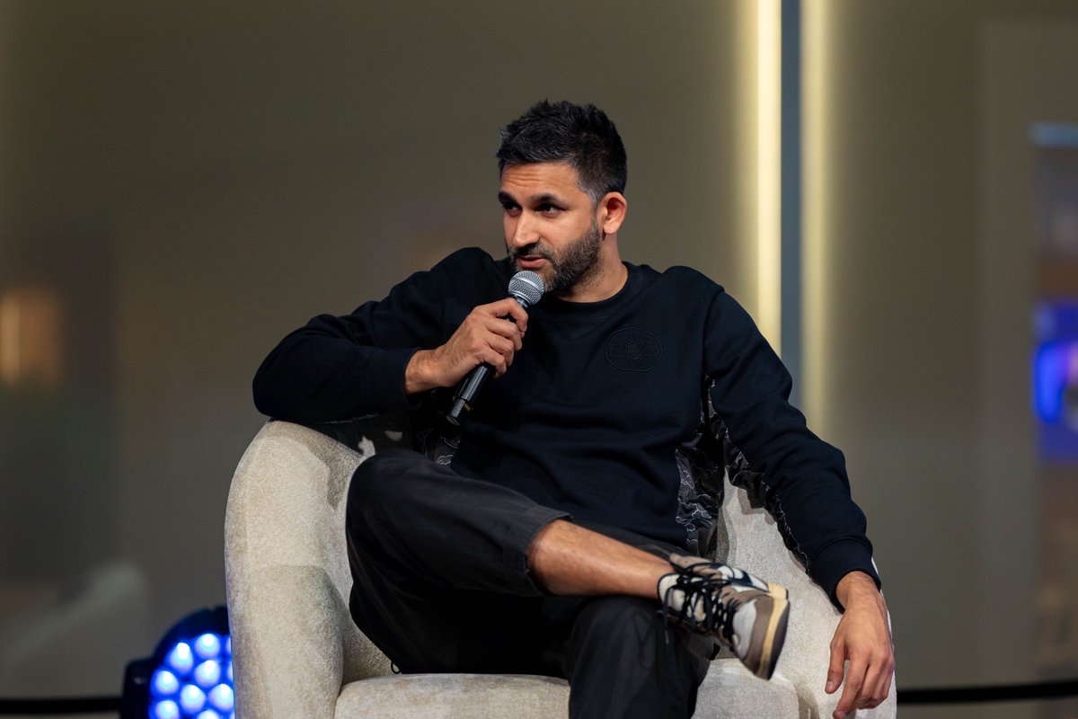 WMediaBridge's tweet photo. At BRIDGE Summit, Media Moneyball brings investors to the table to decode how media capital is moving. As creator platforms, new technologies, and community-led models reshape the landscape, early-stage investors share what actually earns conviction  from audience ownership to durable business models.

في بريدج، يجمع النقاش المستثمرين لفهم كيف تتغير قواعد الاستثمار في الإعلام. مع صعود منصات المبدعين، والتقنيات الجديدة، والنماذج القائمة على المجتمعات، يشارك مستثمرون في المراحل المبكرة ما الذي يبحثون عنه عند دعم المؤسسين اليوم. من امتلاك الجمهور إلى نماذج أعمال ذكية، الرسالة واضحة: الرؤية الإبداعية مهمة، لكن الاستدامة تُبنى عند تقاطع الثقافة والمجتمع ورأس المال.

#WorldMediaBRIDGE
#BRIDGESummit