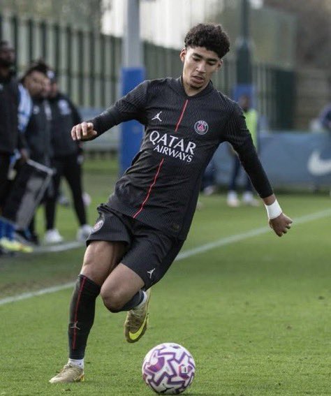 🚨🚨 Surprise du jour 
Comme annoncé en exclusivité par <a href="/CasseJosue/">Josué Cassé</a> le PSG négocie ces dernières heures pour lever la clause de Khalil Ayari 🇹🇳.

💎Le jeune talent a convaincu Luis Campos 🇵🇹 et signera un contrat professionnel avec le club parisien 🔴🔵

💶Clause de 1,5 millions