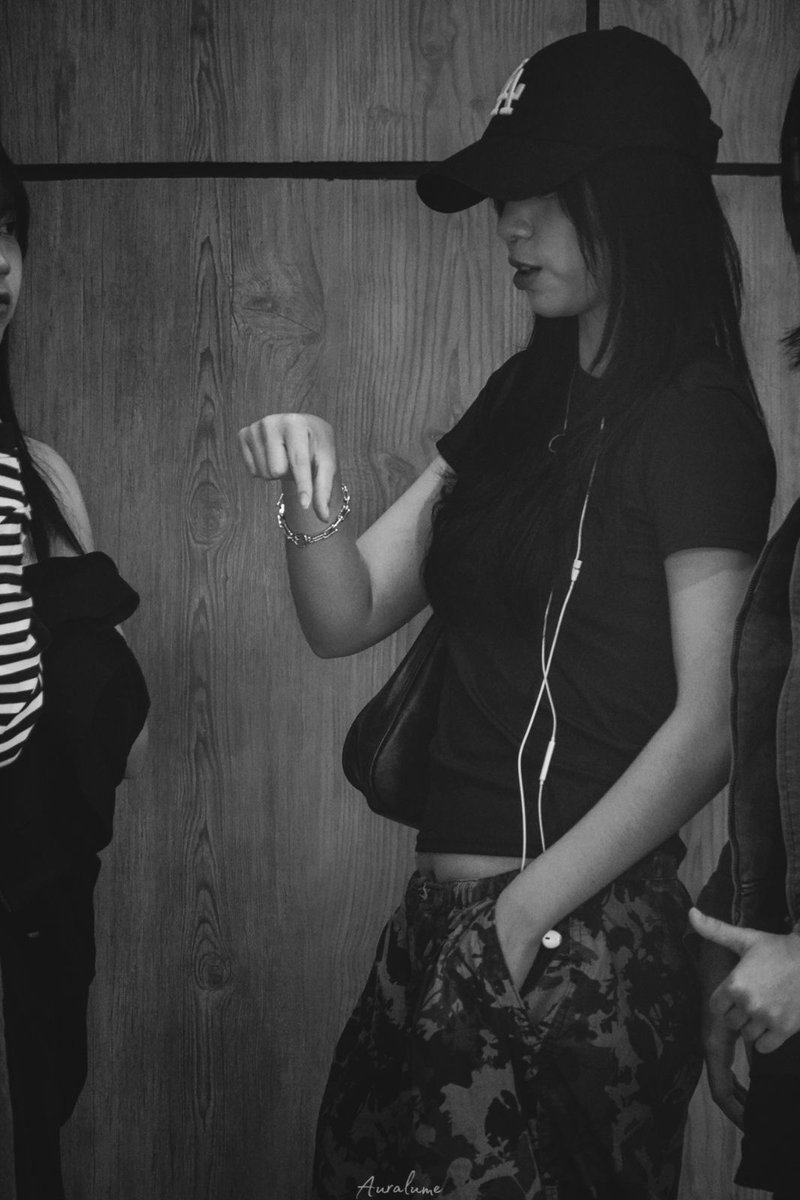 auralume's tweet image. Low light, deep presence.
@Aralie_JKT48 

Bandar Udara Internasional Juanda, Surabaya.
020226

#JKT48AirportFashion