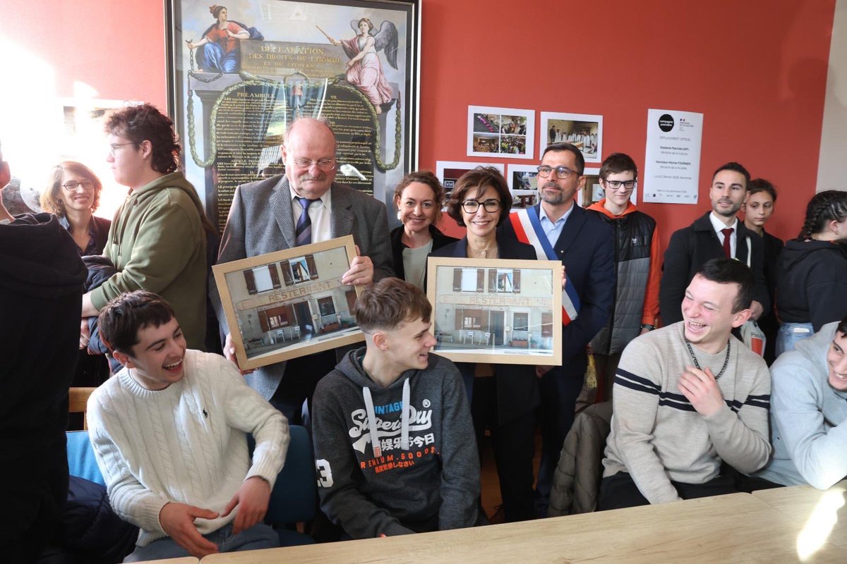 Dans l’Ain avec Michel Fournier pour découvrir Campagne Première : un festival d'art contemporain en ruralité créé par et pour les habitants. Ce dispositif soutenu par le <a href="/MinistereCC/">Ministère de la Culture 🇫🇷</a> illustre l’ambition du Plan Culture et ruralité : une culture accessible partout et pour tous.