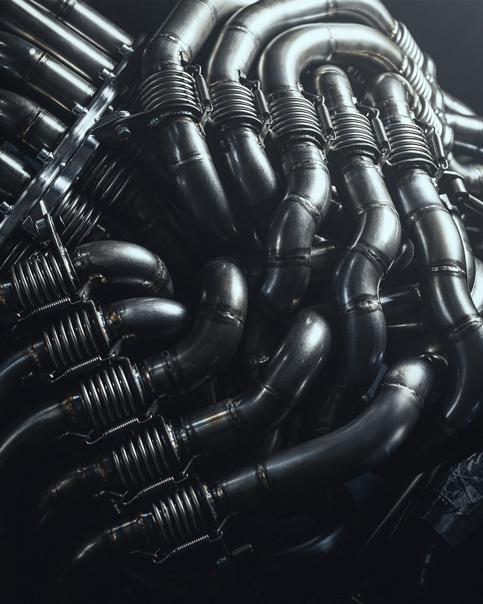 Motor1com's tweet photo. DeTomaso casually dropping the most insane-looking V12 anyone has ever seen because why not!

https://t.co/LtMtNTwsk6 https://t.co/RYEtm1AwxC