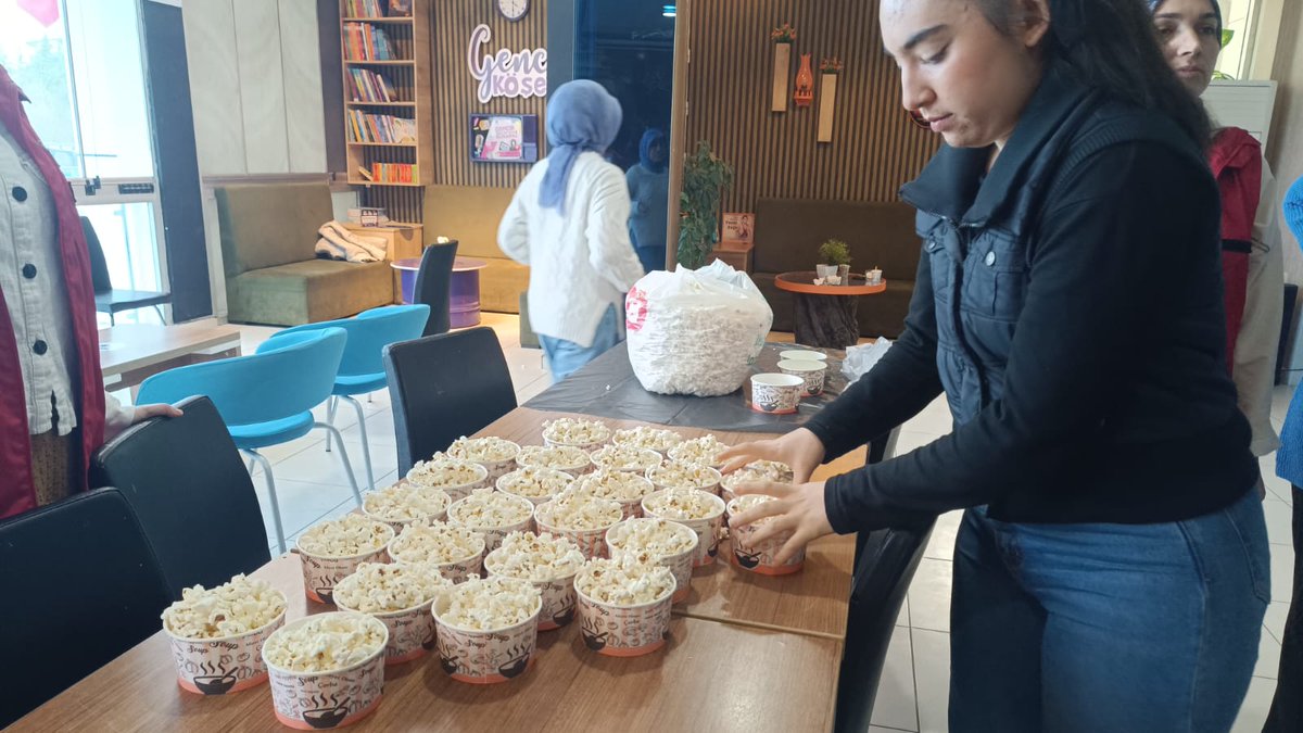 🎬 Kış Kulübü’ne Yakışır Bir Final!
Kış Kulübü kapanış programımızı gençlerimizle birlikte keyifli bir sinema gösterimi ile taçlandırdık.
Birlikte güldük, düşündük ve aynı salonda aynı duyguları paylaştık. ❄️✨ 

#sinemagünleri #gsbgm #kışkulübüetkinlikleri