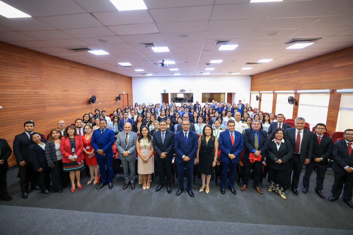 MinjusDH_Peru's tweet photo. #NotaInformativa 📄 | Con el propósito de contribuir al fortalecimiento de capacidades de servidores públicos y de la ciudadanía, el Centro de Estudios en Justicia y Derechos Humanos del Ministerio de Justicia y Derechos Humanos (MINJUSDH) inauguró oficialmente su Año Académico 2026, en un evento liderado por el viceministro de Derechos Humanos y Acceso a la Justicia, Walther Iberos Guevara, en representación del ministro Walter Martínez Laura.