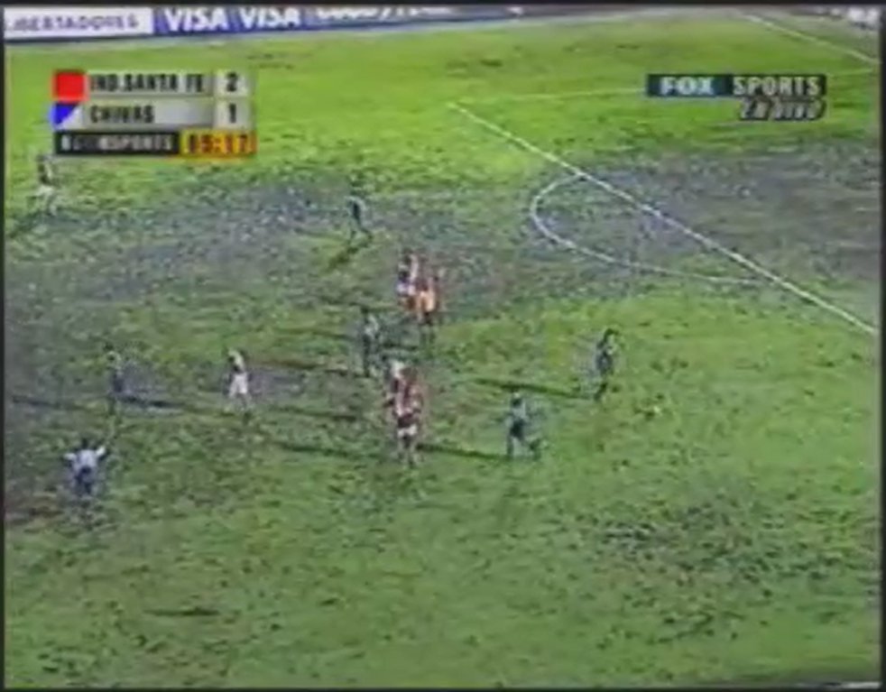 jccortesvivas's tweet photo. @josasc Si mal no lo recuerdo, el detonante de todo eso fue esta belleza que vió toda América en Copa Libertadores. Volvieron las bolsas para cubrir la cancha, ¿para esto mismo vamos otra vez este año? https://t.co/om9xFDzQUs
