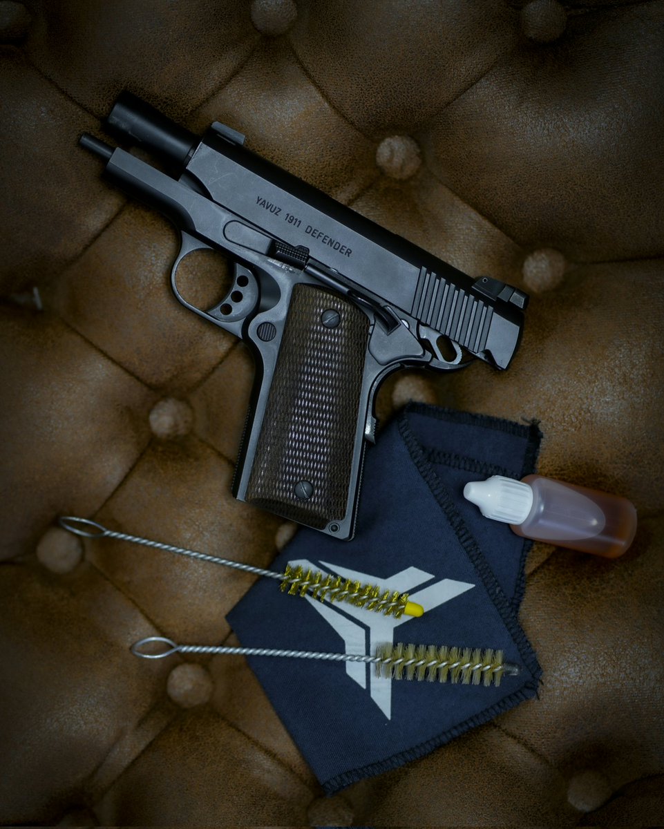 Yavuz 1911 Defender.

Kısa namlu, net hatlar, saf karakter.
Güç bağırmaz; duruşuyla kendini belli eder.
Her çizgi kontrolü, her detay kararlılığı temsil eder.
Klasik 1911 ruhu, modern savunma formunda.

#Yavuz1911Defender #YavuzFirearms #CompactPower #ControlledForce