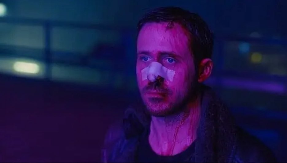 لما تقوم من حلم شين وتقعد تطالع شي عشوائي بالغرفة