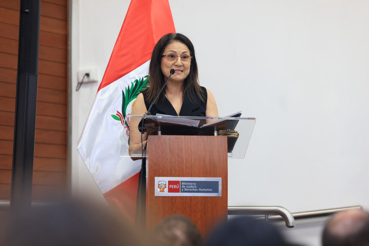 MinjusDH_Peru's tweet photo. #NotaInformativa 📄 | Con el propósito de contribuir al fortalecimiento de capacidades de servidores públicos y de la ciudadanía, el Centro de Estudios en Justicia y Derechos Humanos del Ministerio de Justicia y Derechos Humanos (MINJUSDH) inauguró oficialmente su Año Académico 2026, en un evento liderado por el viceministro de Derechos Humanos y Acceso a la Justicia, Walther Iberos Guevara, en representación del ministro Walter Martínez Laura.