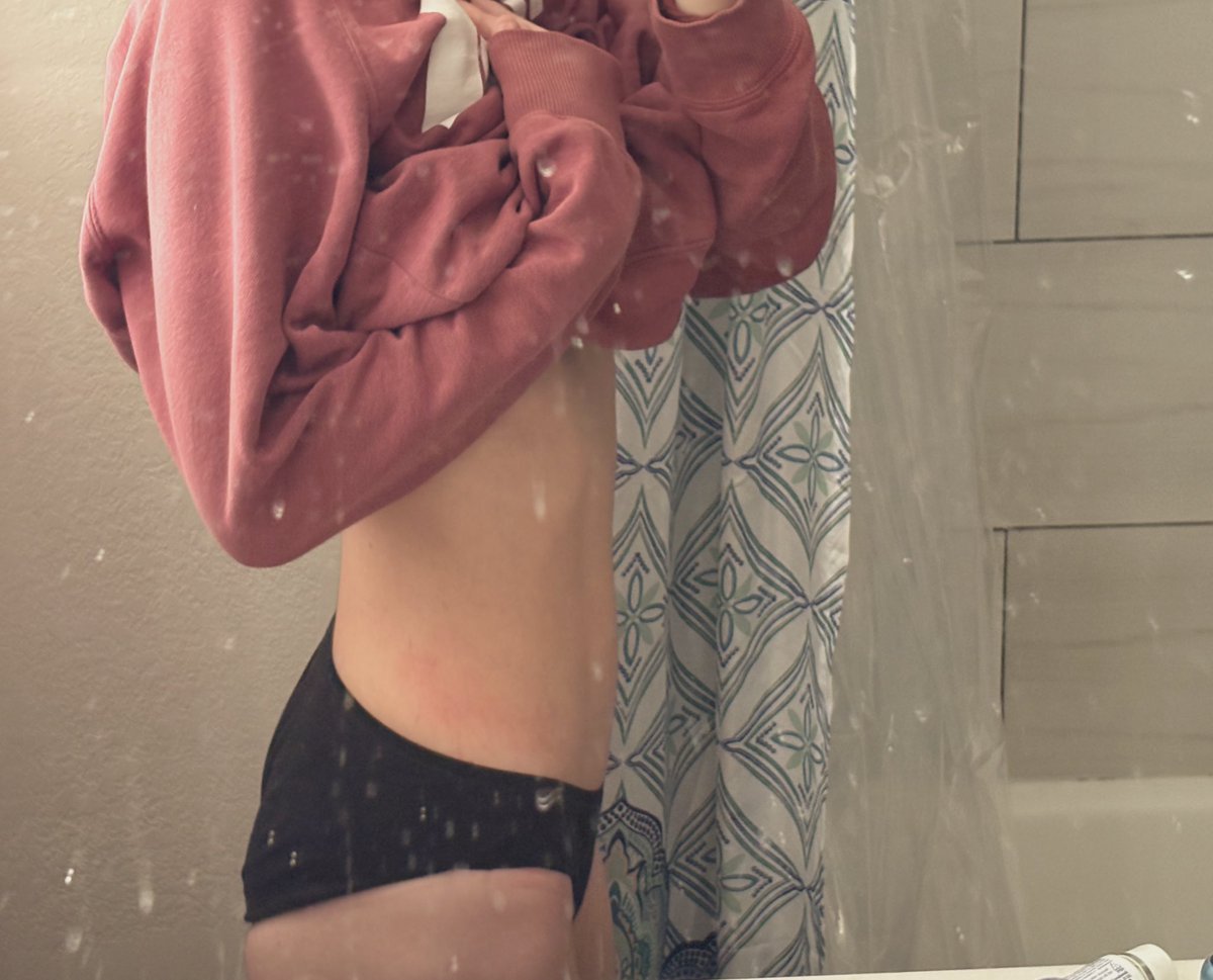thecarbcunt's tweet photo. actually look kinda skinny today https://t.co/jFhZ1qgKmk