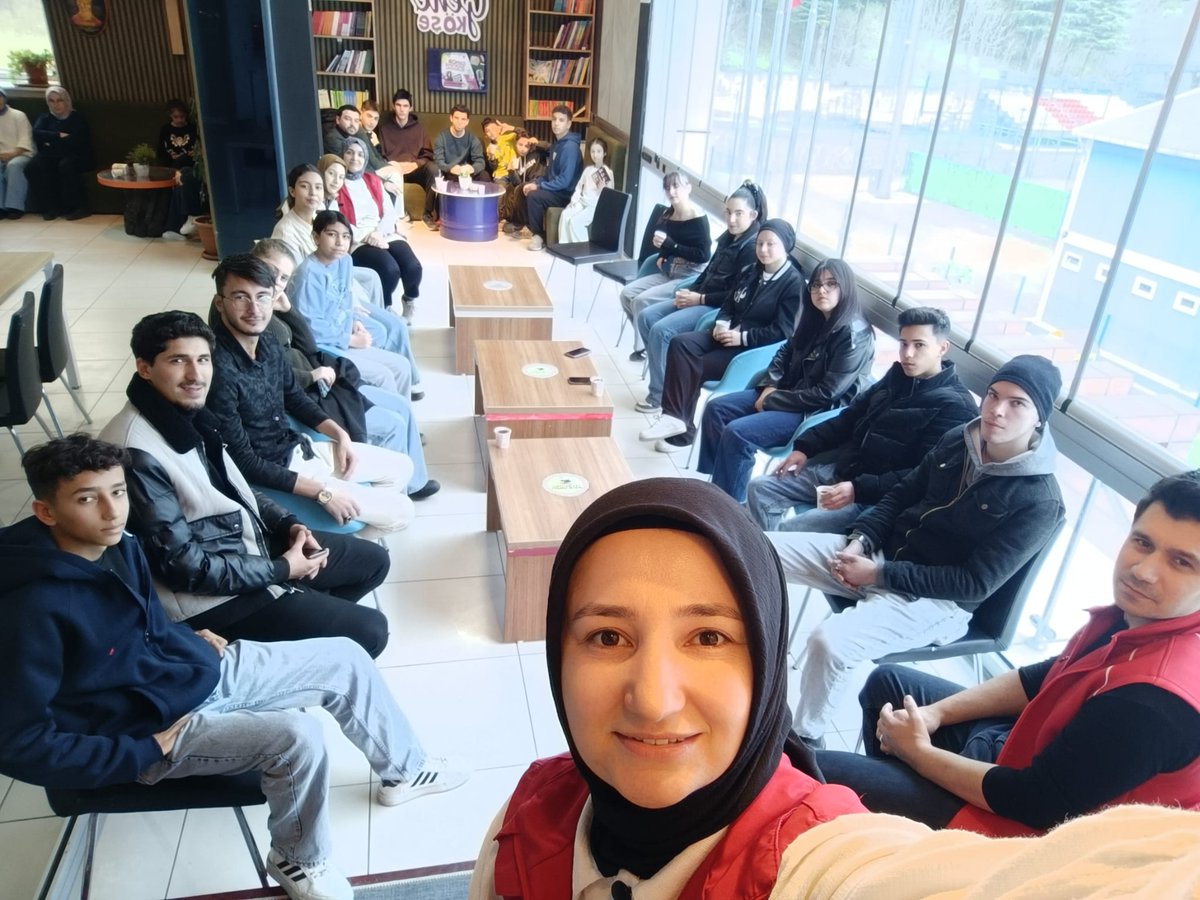 Kış Kulübü Kapanış Programı ❄️✨

Kış Kulübü kapanış programımızda öğrencilerimizle bir araya gelerek görüş ve önerilerini dinledik. Bir sonraki programda neler yapılabileceğini birlikte konuştuk, fikir alışverişinde bulunduk.
#kışkulübüetkinlikleri #gsbgm
