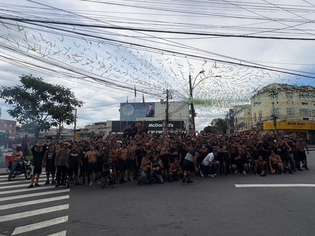 SetimoCanil's tweet photo. ÉTICA RESPEITO E ATITUDE.

OS CANIS ESTÃO UNIDOS E O TERROR VAI COMEÇAR. https://t.co/1XQc7dXguO