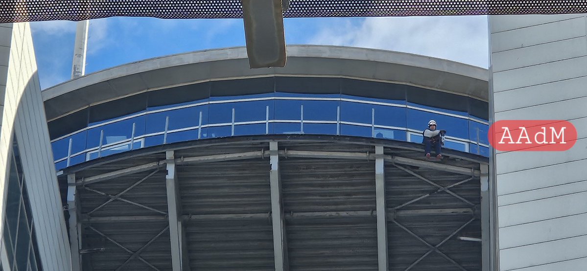 Trabajo y descanso a 75 metros de altura. Torres V Centenario, Melilla.