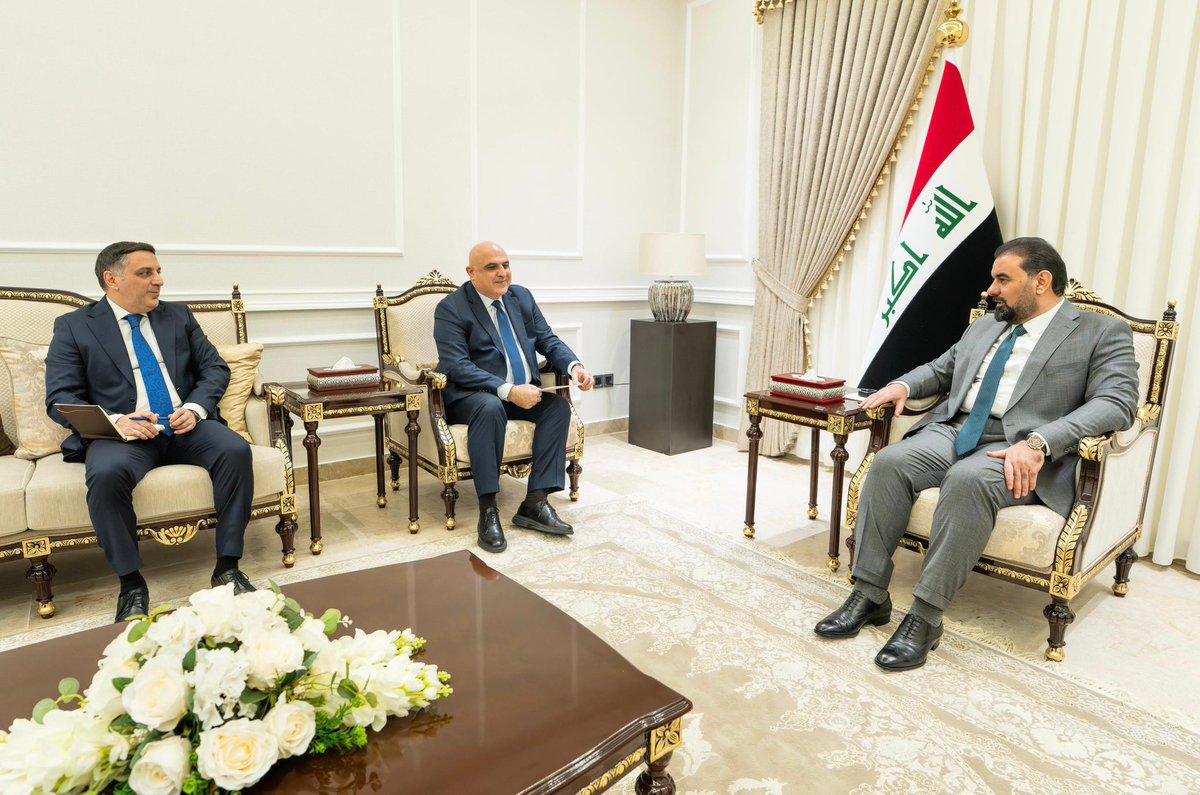 رئيس مجلس النواب يستقبل السفير الأذربيجاني  

استقبل رئيس مجلس النواب السيد هيبت الحلبوسي، اليوم الاثنين، سفيرَ جمهورية أذربيجان لدى العراق السيد ايلدار نادر أوغلو سليموف.

حيث سلَّم السفير الأذربيجاني رسالة تهنئة من رئيسة المجلس الوطني السيدة صاحبة غافاروفا إلى رئيس مجلس النواب