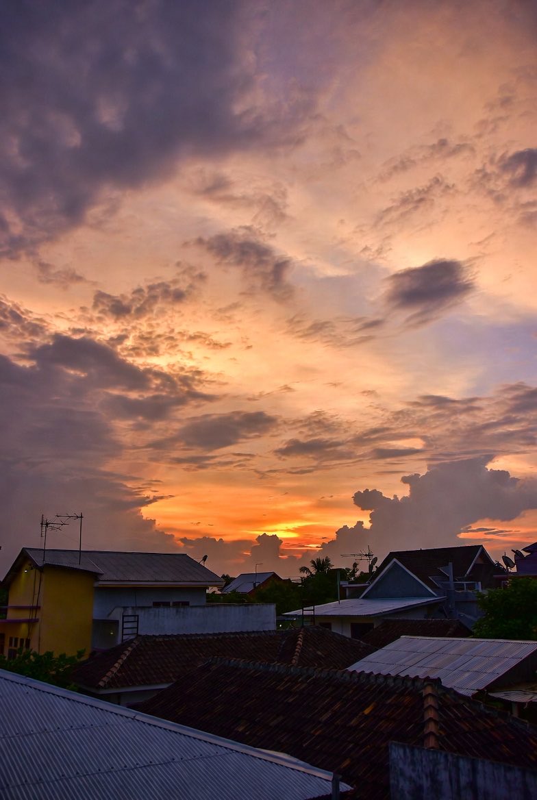 Ini foto senja ku
Mana foto senja mu🫴🏻