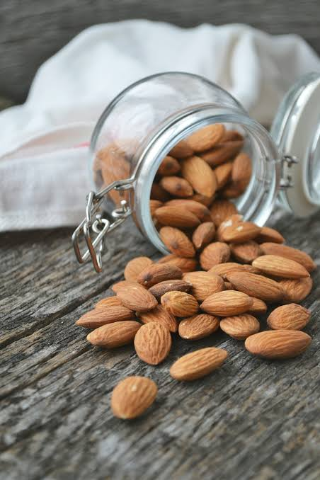 Clipstobeviral's tweet photo. 10 Evening Foods That Help Your Body Recover Like A Machine

Thread -

1. Soaked almonds https://t.co/aCTzl4GvGN