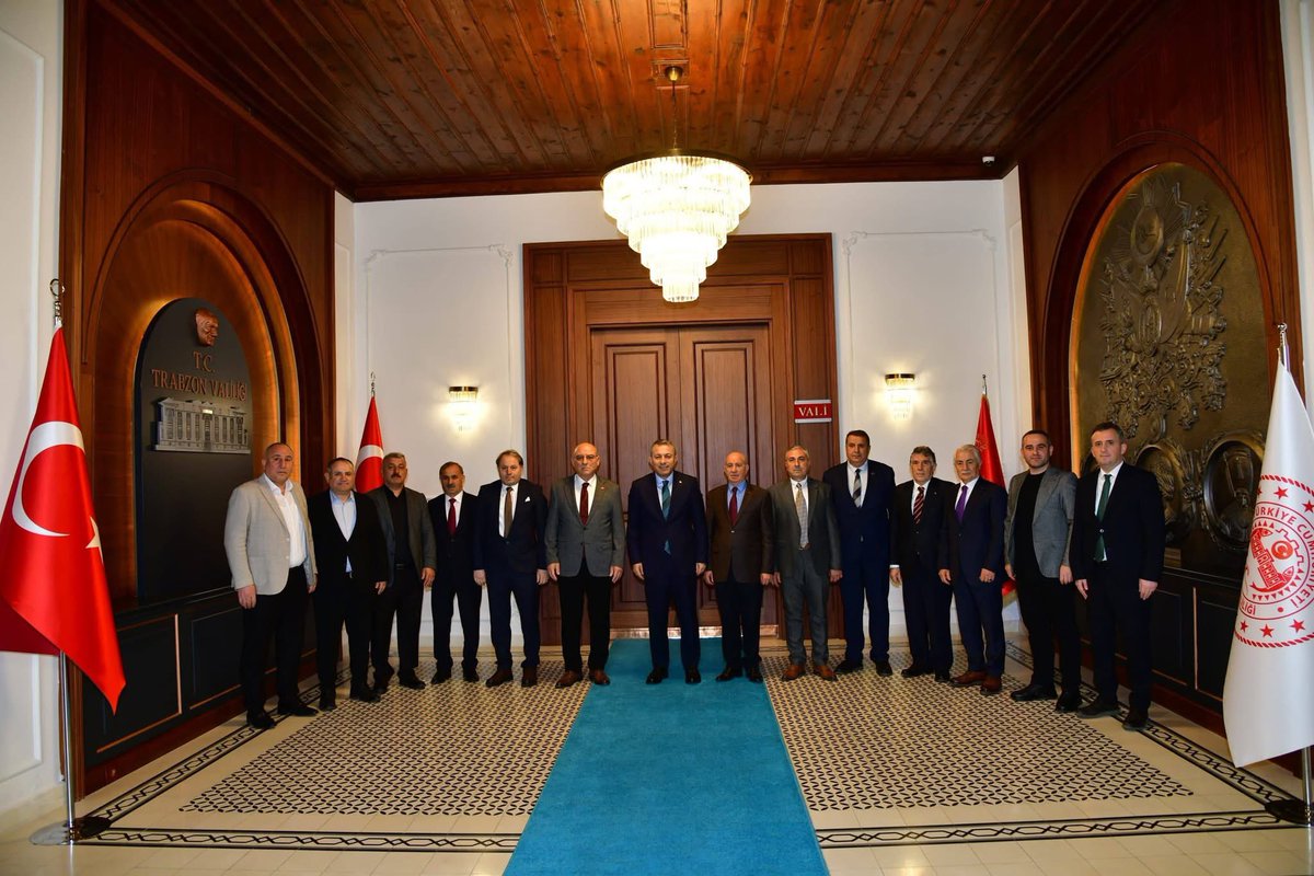 Trabzon Valiliği görevine yeni atanan Sayın Valimiz Tahir Şahin’i ziyaret ederek hayırlı olsun dileklerimizi ilettik.

Sayın Valimize nazik kabulleri için teşekkür ediyor, Trabzon’umuz için yapacağı, yapacağımız  çalışmalarda başarılar diliyoruz. 

<a href="/tahirshn_mia/">Tahir Şahin</a> 
<a href="/TrabzonValilik/">T.C. Trabzon Valiliği 🇹🇷</a>